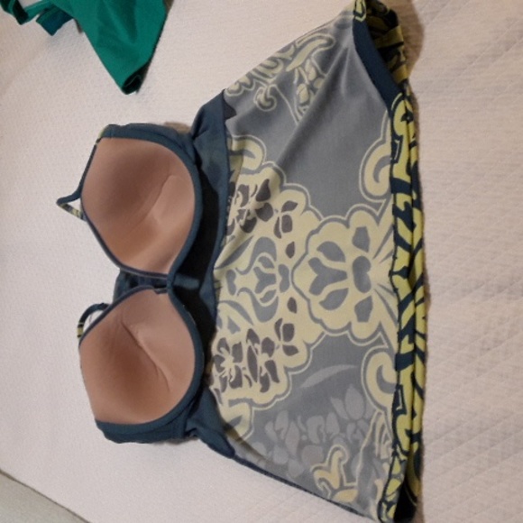 Athleta under wire swim top - Picture 4 of 4